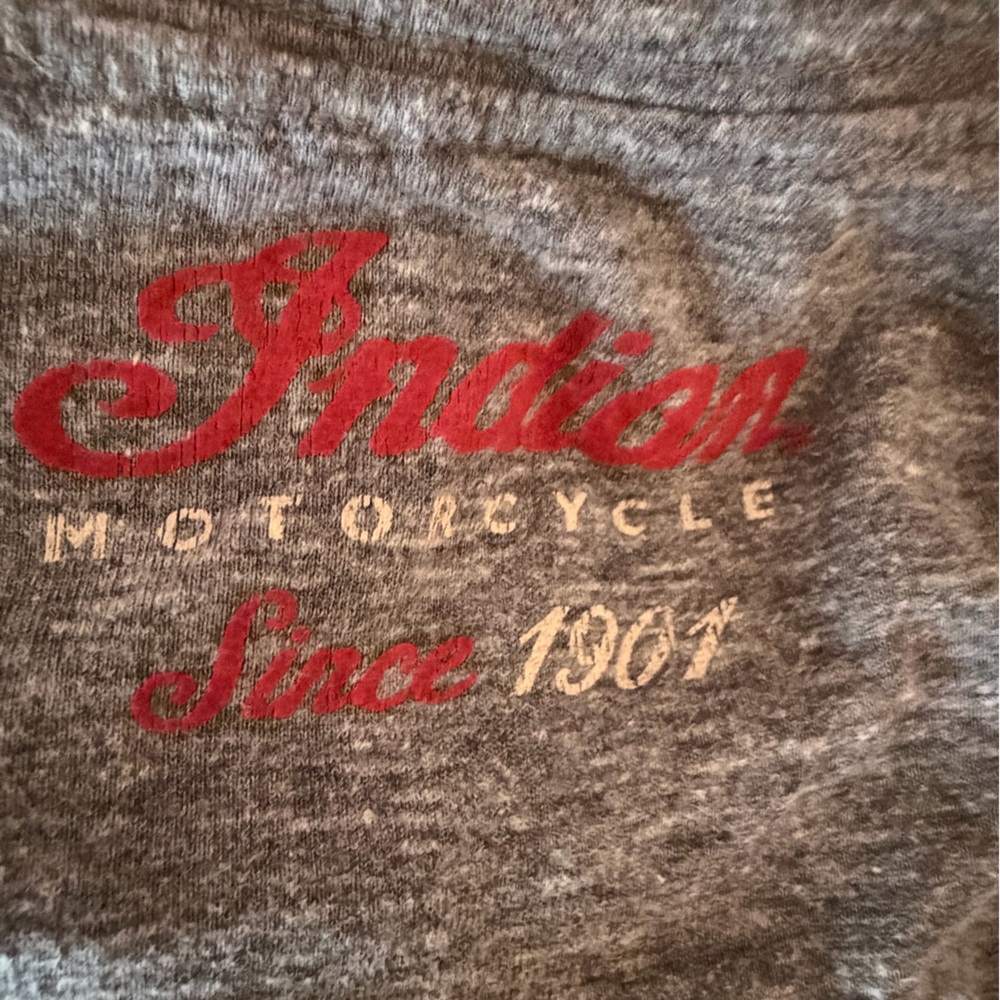 Indian motorcycle Gray T-Shirt with Red Graphic - Picture 3 of 4